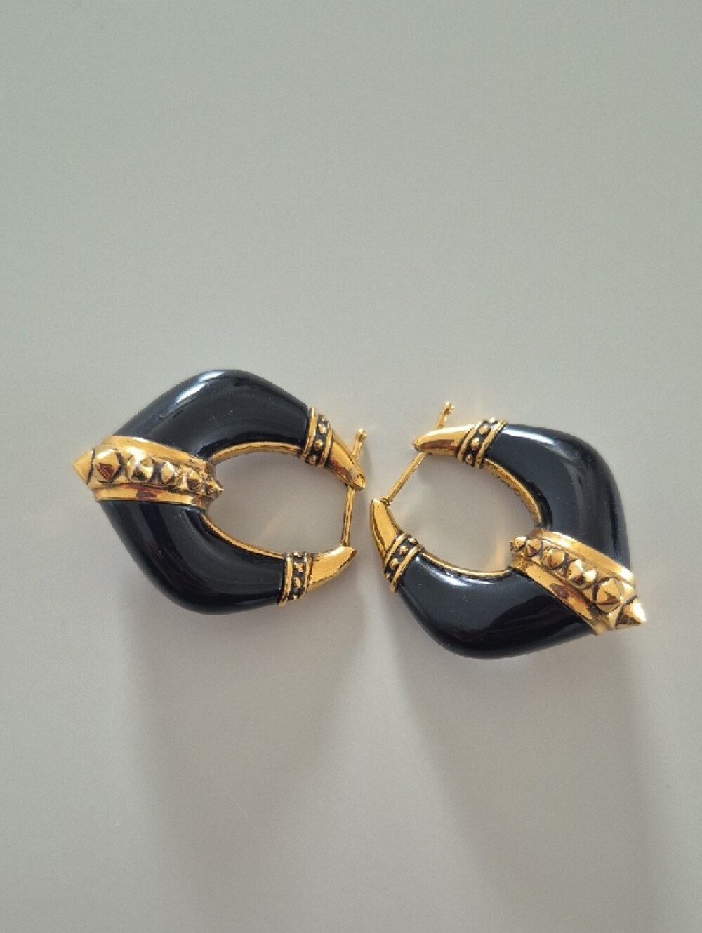 Alexander McQueen Gold and Black Horn Hoop Earrings - Picture 6 of 16